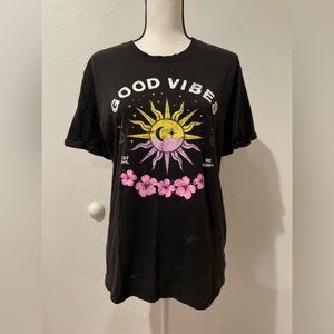 NO BOUNDARIES Good Vibes Celestial Short Sleeve Shirt Blk L